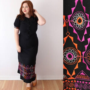 Courtelle Embroidered Sheath Dress 60s Black Puff